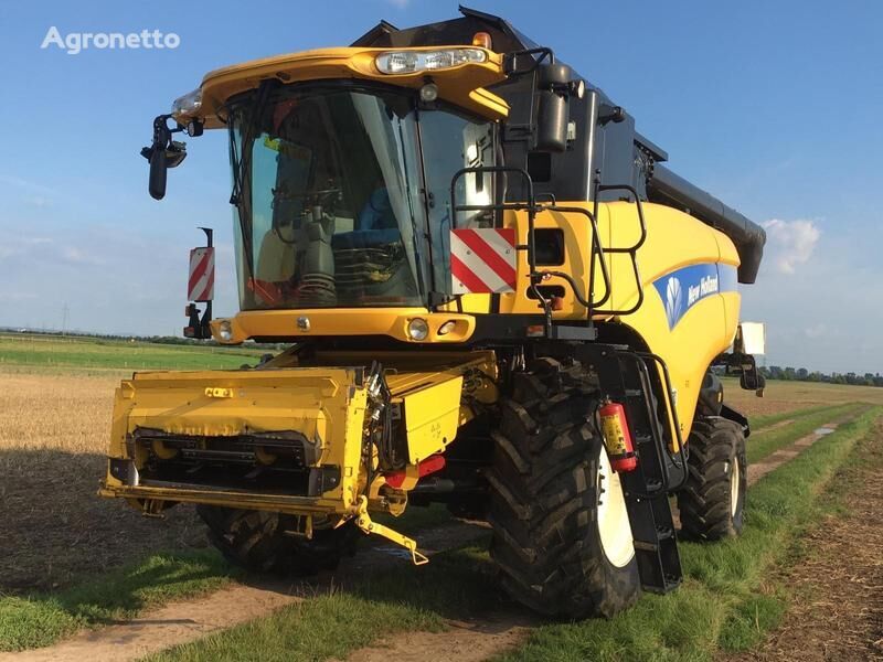 combină de recoltat cereale New Holland CX8070