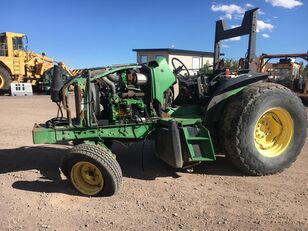 tractor cu roţi John Deere 6520 în bucăți