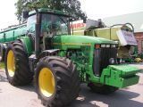 tractor cu roţi John Deere 8400