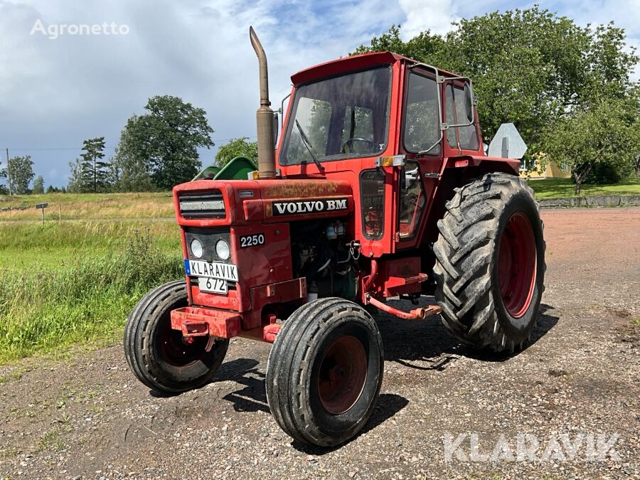 tractor cu roţi Volvo 2250